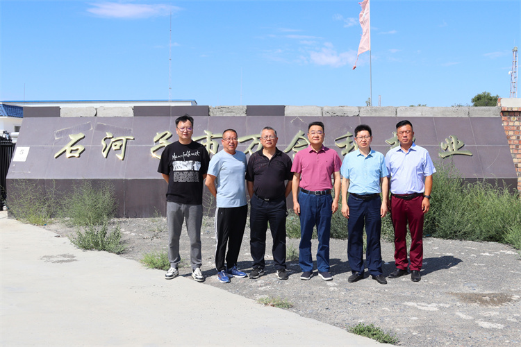 省供銷社黨組副書記、監(jiān)事會主任張強(qiáng)調(diào)研集團(tuán)公司在疆合作企業(yè)